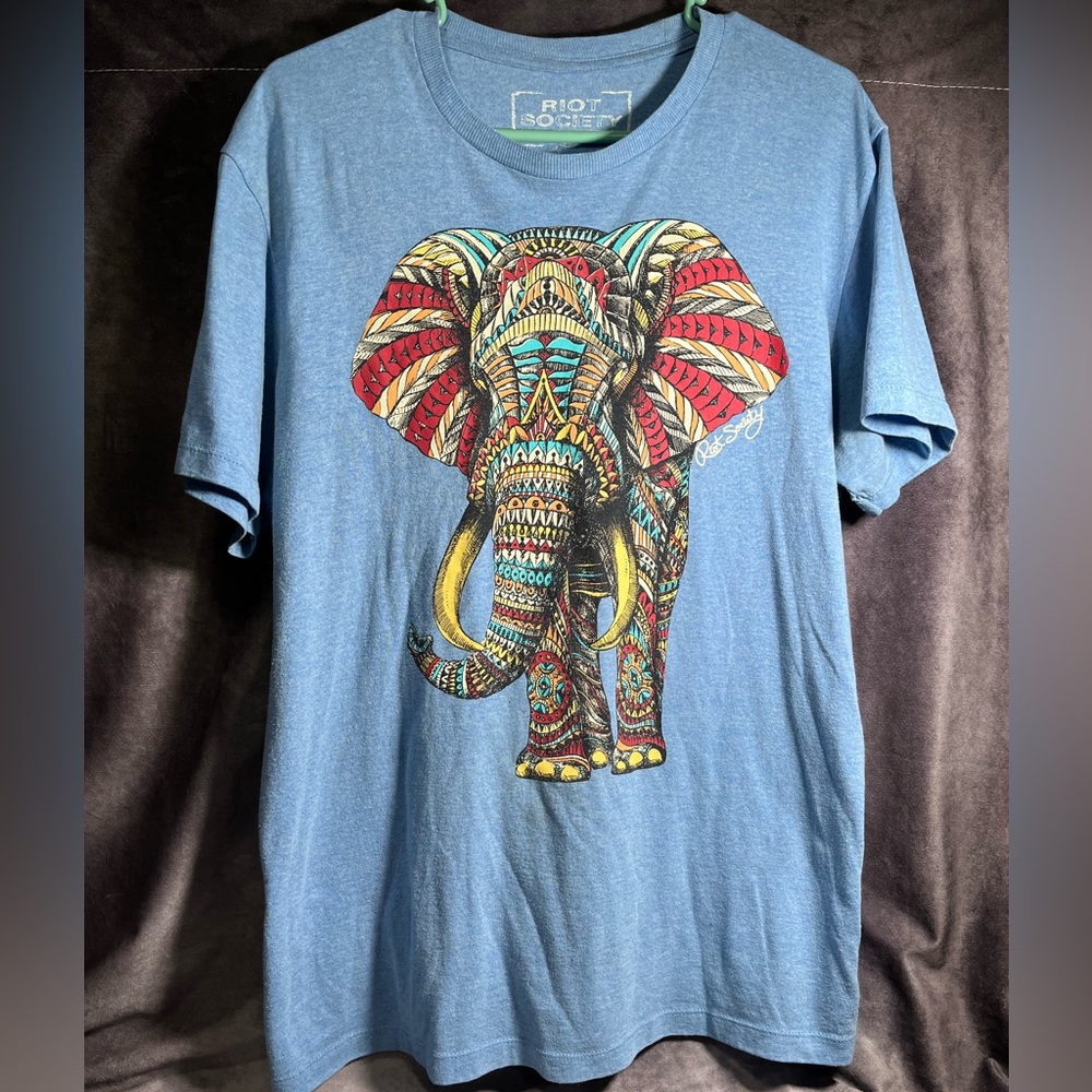 Riot Society elephant tee shirt size mens L